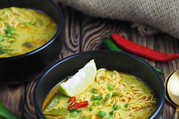 Zupa curry z makaronem