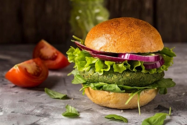 Burger roślinny - jak go przyrządzić?