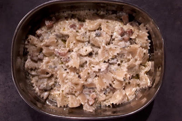 Makaron z serem pleśniowym i wędzonym tofu lub tempeh