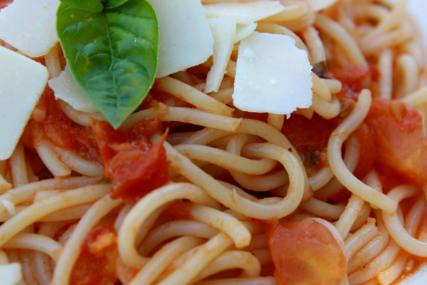 Spaghetti z sosem ze świeżych pomidorów