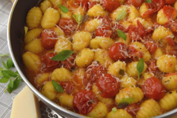 Gnocchi z sosem z pomidorków koktajlowych