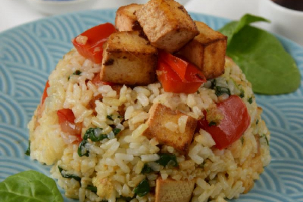 Smażony ryż z warzywami i tofu