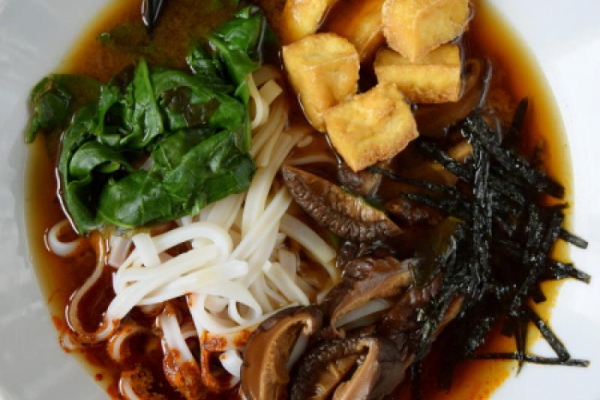Wegański ramen grzybowy