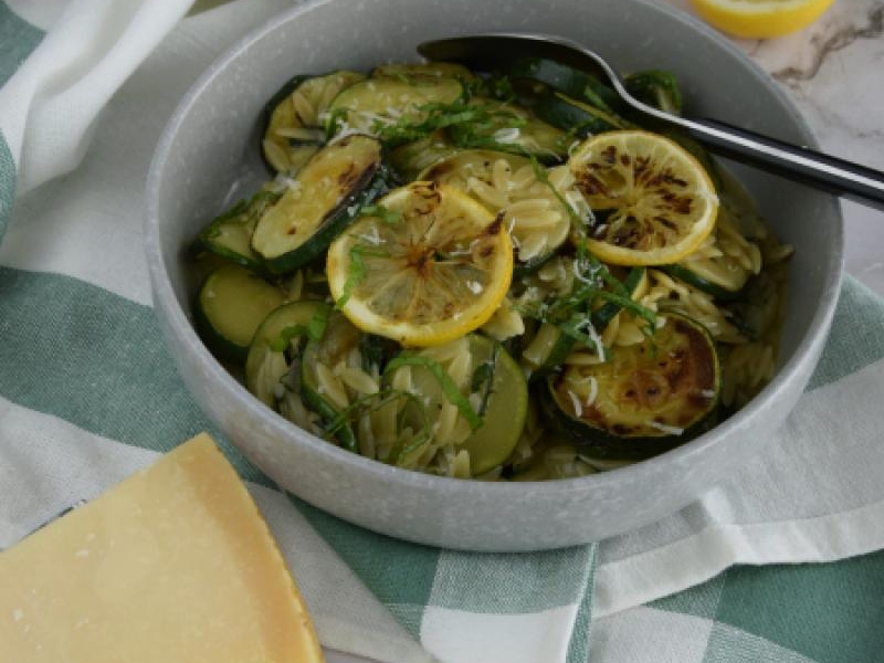 Kremowe orzotto z cukinią