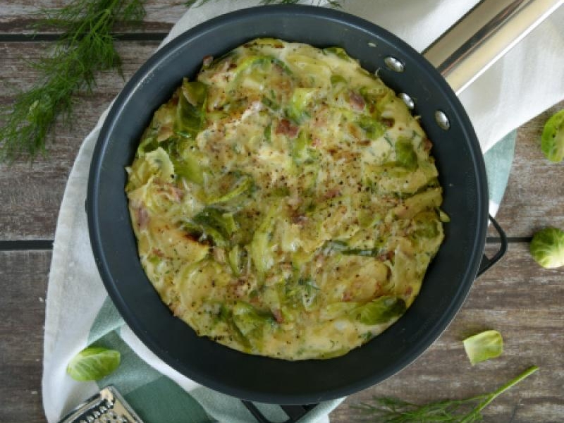Frittata z brukselką i boczkiem
