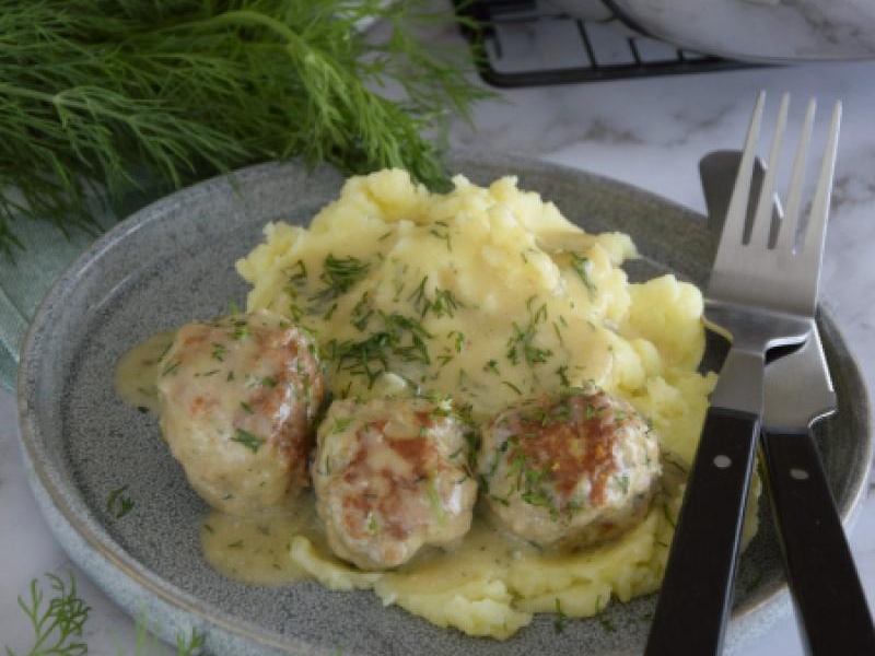 Klopsiki w sosie koperkowym