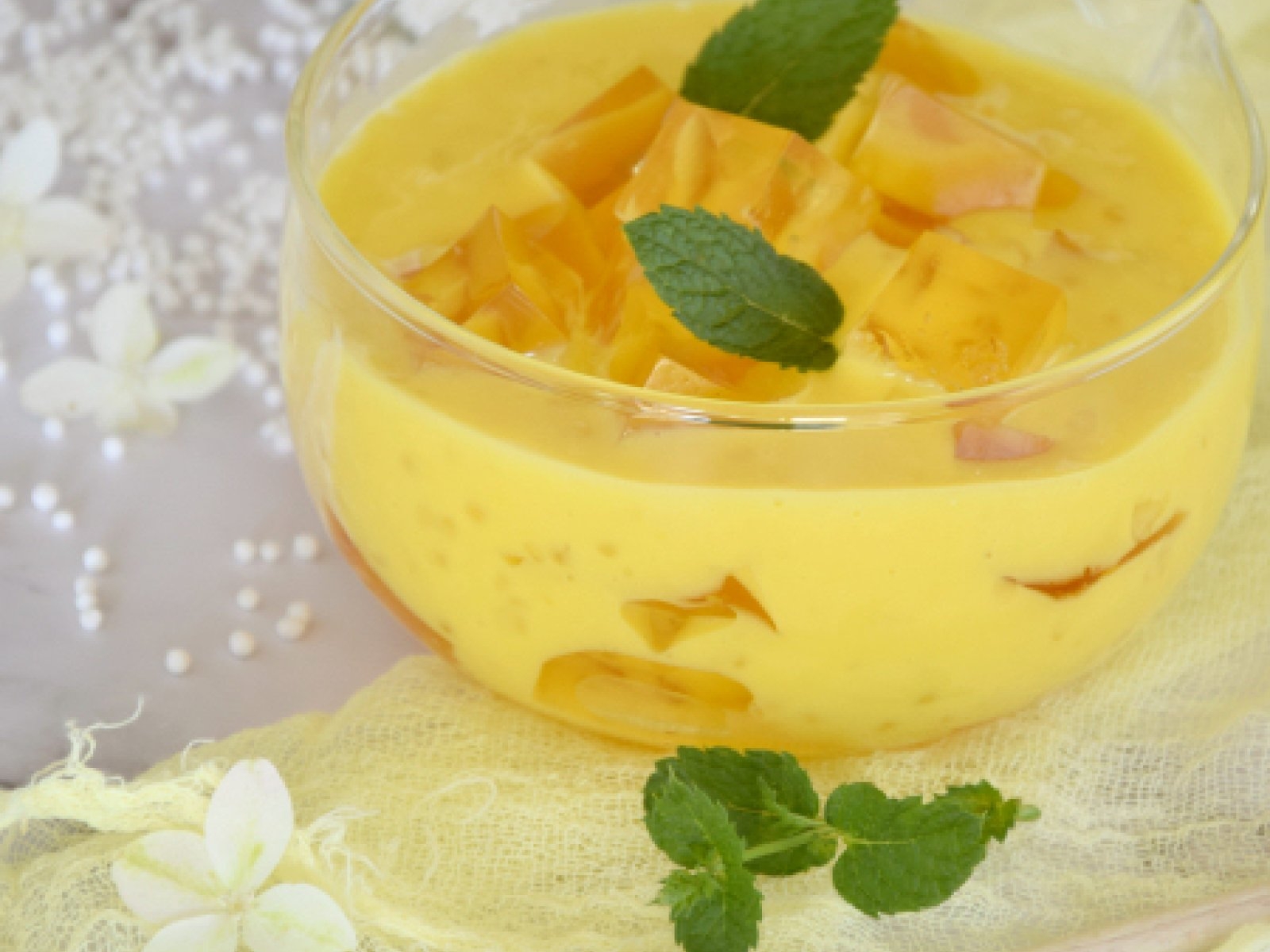 Tropikalna tapioka z mango i galaretką