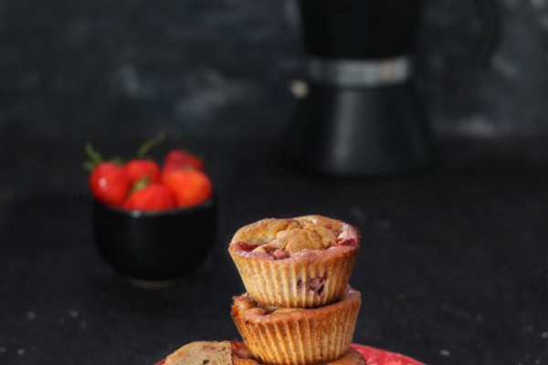 Muffinki bananowe z truskawkami