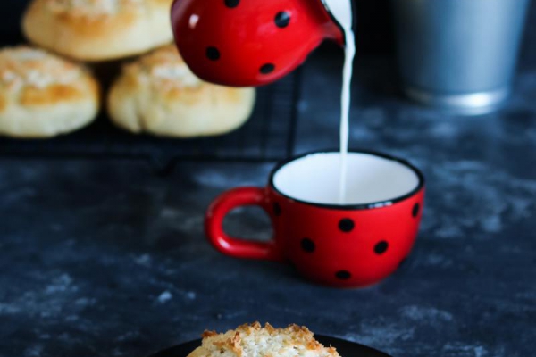 Pao de Deus – portugalskie drożdżówki z kokosem