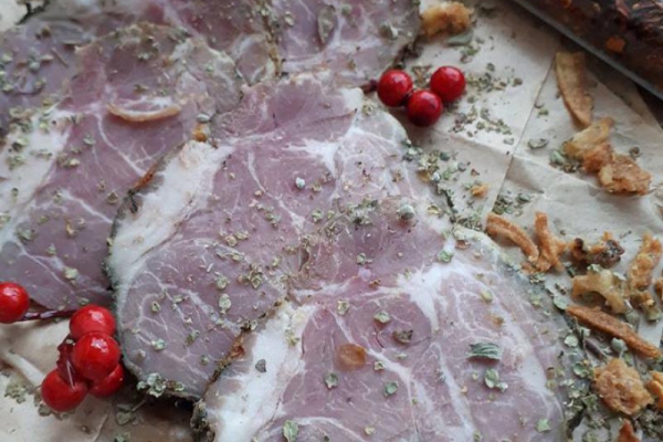 Karkówka pieczona w ziołach prowansalskich