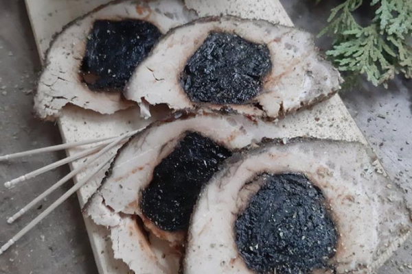 Pieczony schab ze śliwką
