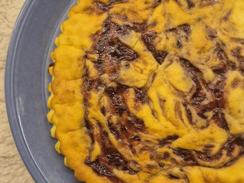 Szybki serniczek z truskawkową nutą