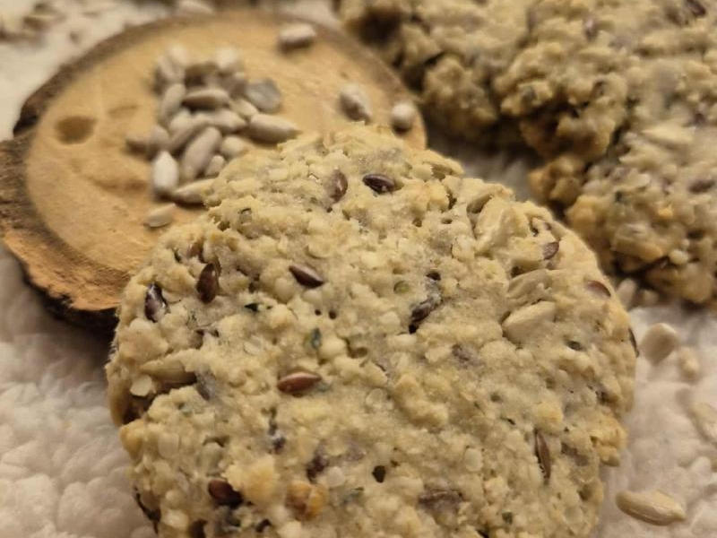 Ciasteczka orzechowe z siemieniem i babką