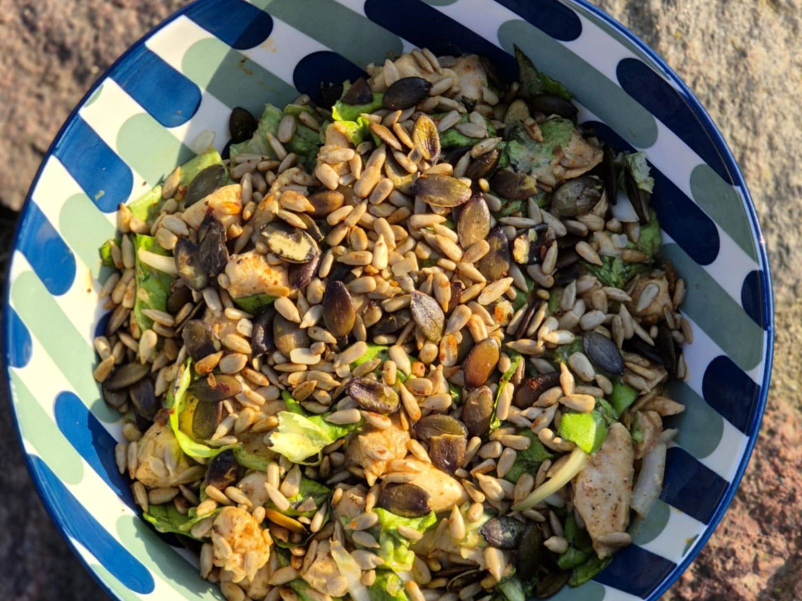 Sałatka z kurczakiem i pestkami- szybka i pyszna