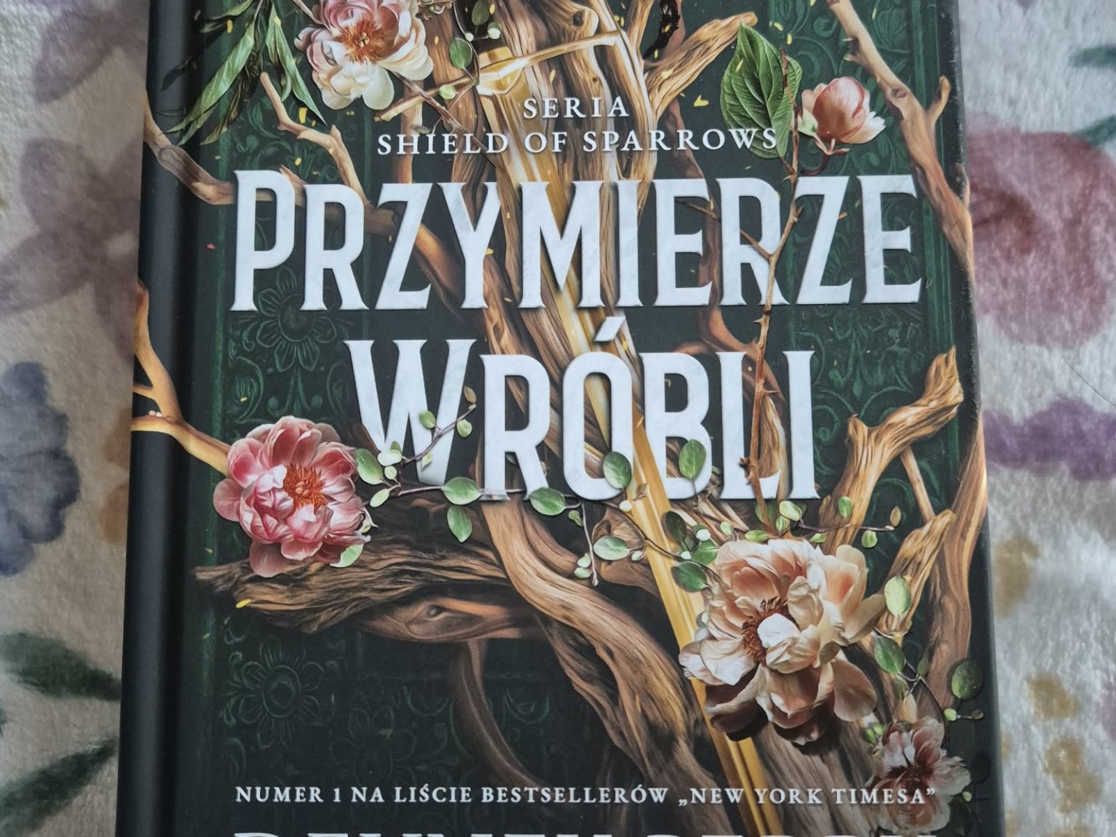 Przymierze Wróbli. Shield of Sparrows. Tom 1