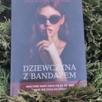 Dziewczyna z bandażem-...