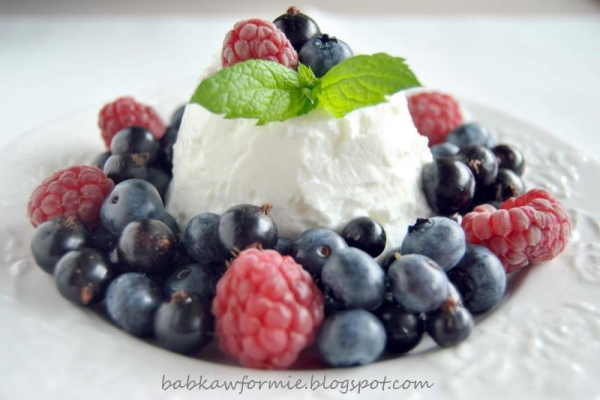 skyr z owocami
