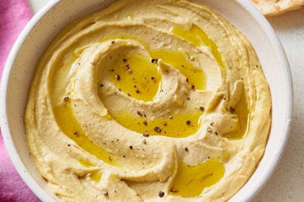 Hummus – Przepis na idealnie kremową pastę w 10 minut!