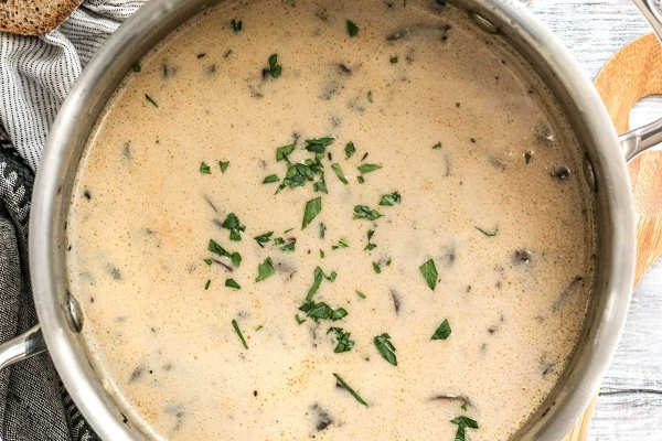 Domowa zupa grzybowa – aromatyczna i pyszna! [PRZEPIS]