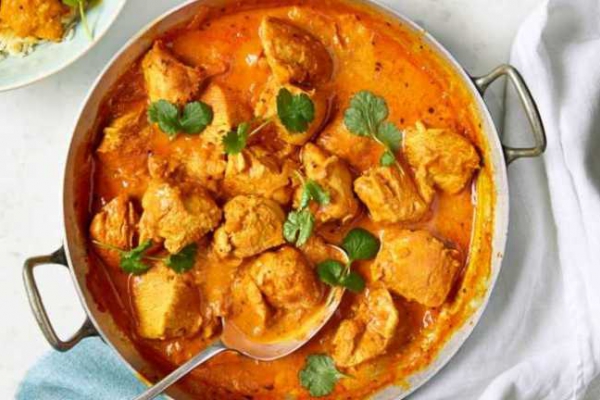 Aromatyczne curry z kurczaka – zrobisz je z zamkniętymi oczami! [PRZEPIS]