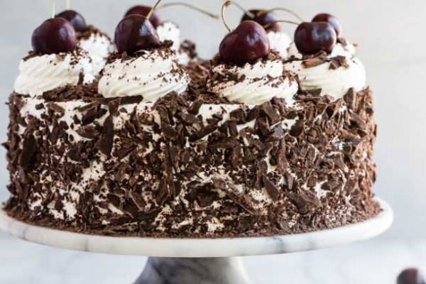 Tort czarny las – spektakularne ciasto, które pokocha każdy!