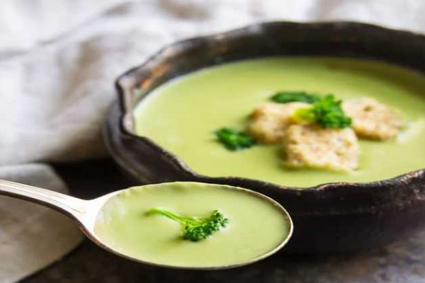 Zupa brokułowa – szybka, smaczna i bardzo zdrowa