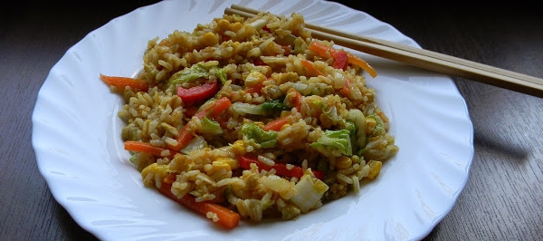 Ryż po kantońsku (bezglutenowy + wersja wegańska)