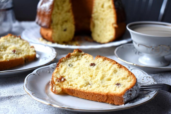 Prosta babka drożdżowa z rodzynkami + filmik