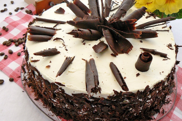Tort czekoladowo malinowy