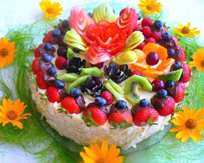 Tort kuszenie lata z owocami