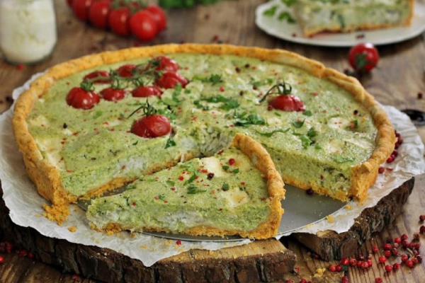 Bezglutenowa tarta z sandaczem i brokułem