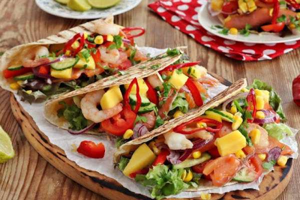 Tacos z łososiem i krewetkami
