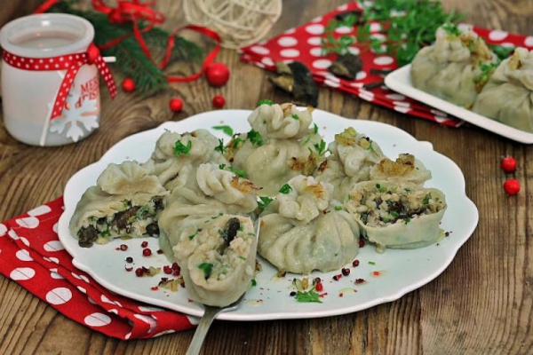 Pierogi sakiewki z kaszą dorszem i grzybami