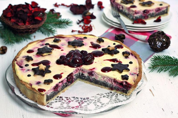 Sero makowiec z frużeliną wiśniową w tarcie