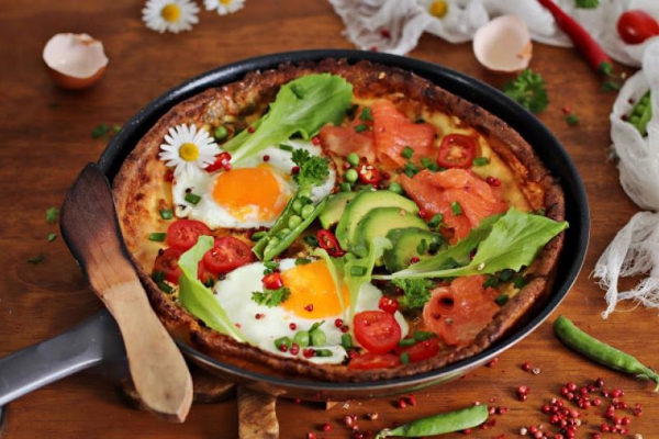 Dutch baby z łososiem