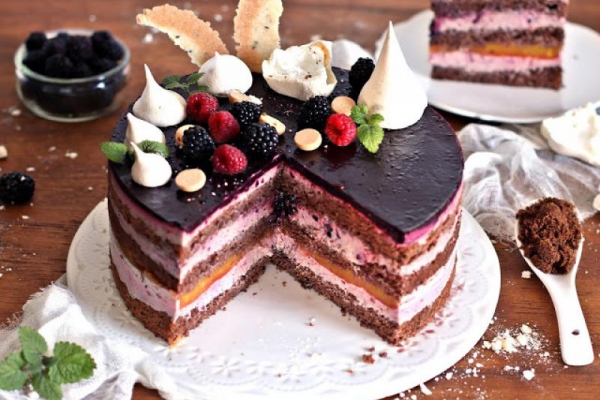 Tort jeżyna z mango