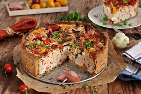 Migdałowe quiche z kiełbaską i kalafiorem