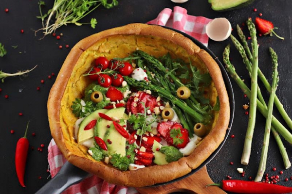 Pieczony omlet ze szparagami