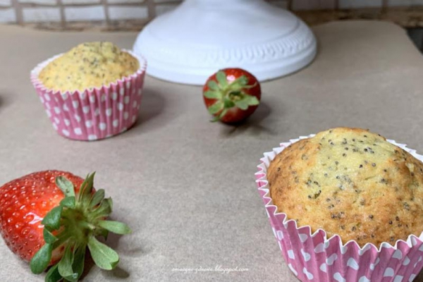 MUFFINKI JOGURTOWE Z MAKIEM