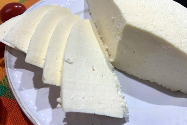 SER A LA KAUKASKI, Z MLEKA, JAJEK I ŚMIETANY