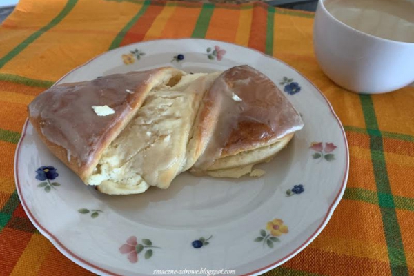 DROŻDŻÓWKI Z SEREM