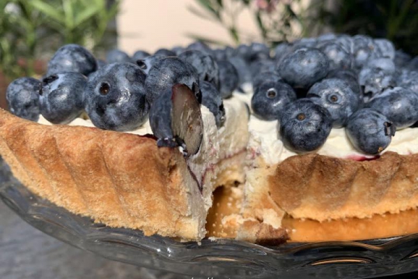 KRUCHA TARTA Z KREMEM I BORÓWKAMI