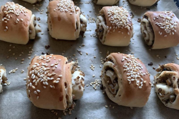 PASZTECIKI DROŻDŻOWE Z PIECZARKAMI