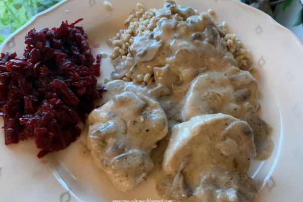 POLĘDWICZKI W SOSIE PIECZARKOWYM