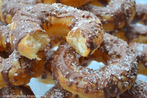 Cronut (croissant - doughnut)