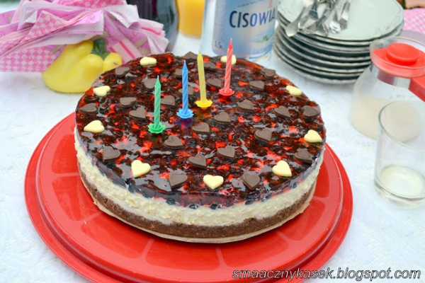 Tort urodzinowy na spodzie z Nutelli i sucharków