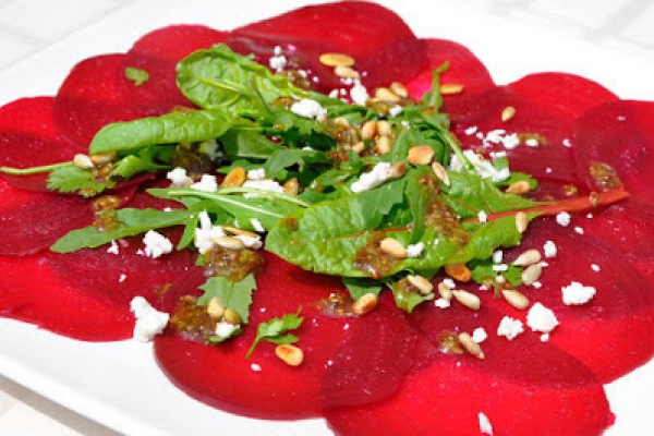 Carpaccio buraczane z kozim serem