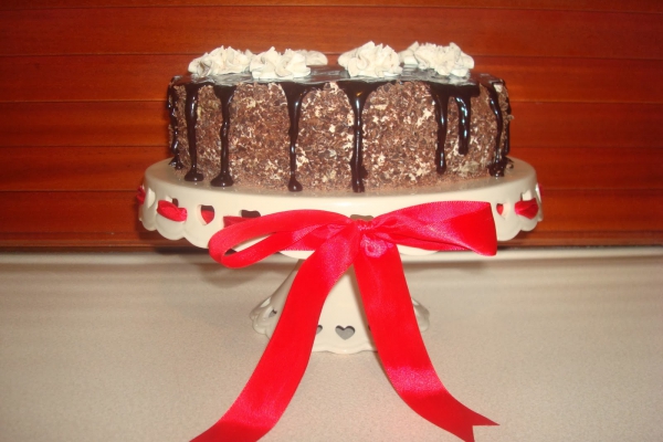 Tort czekoladowo – kawowy z powidłami śliwkowymi