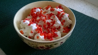 Sałatka z kalafiora w pikantnym sosie jogurtowym