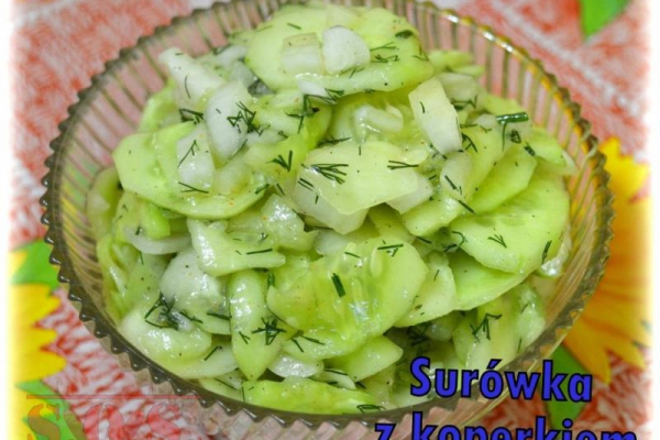 Surówka ze świeżych ogórków